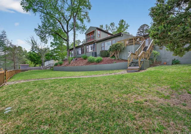 Photo 1 of Single family home for sale at 6046 S Lakeshore Dr, Shreveport, LA 71119 | MLS# 21224259 | Listing updated on 2026-08-14