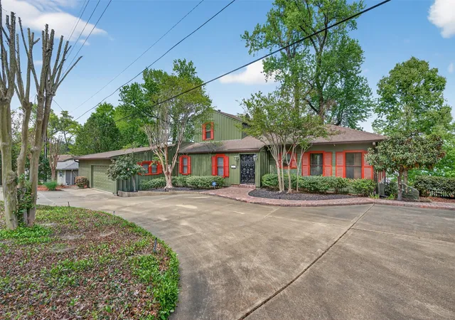 Photo 3 of Single family home for sale at 6046 S Lakeshore Dr, Shreveport, LA 71119 | MLS# 21224259 | Listing updated on 2026-08-14