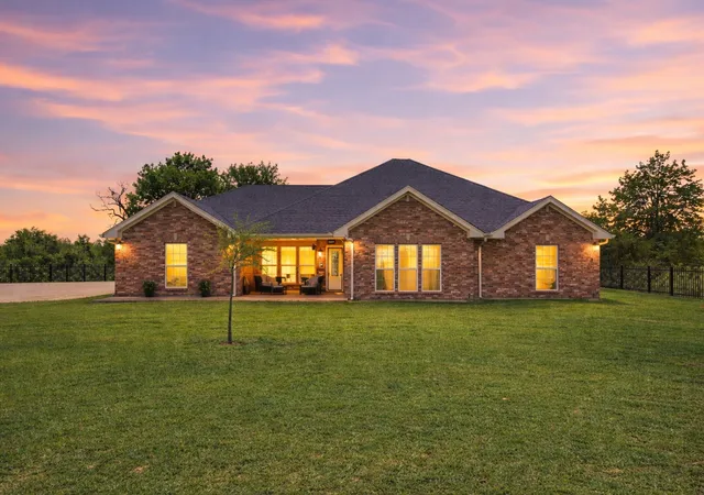 Photo 1 of Single family home for sale at 405 Zion Hill Rd, Weatherford, TX 76088 | MLS# 21228680 | Listing updated on 2026-07-06