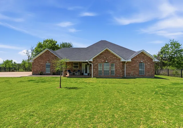 Photo 2 of Single family home for sale at 405 Zion Hill Rd, Weatherford, TX 76088 | MLS# 21228680 | Listing updated on 2026-07-06
