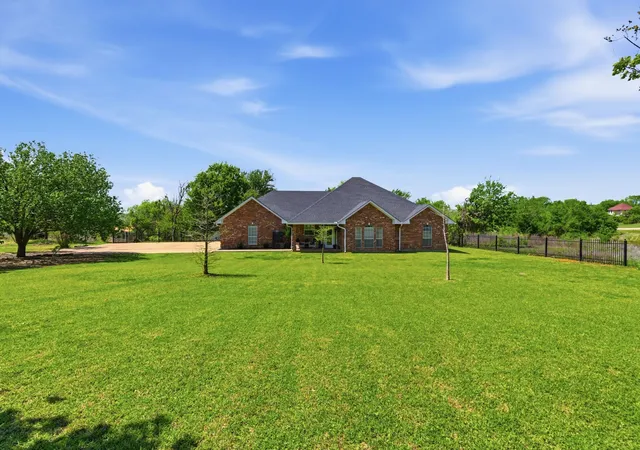 Photo 3 of Single family home for sale at 405 Zion Hill Rd, Weatherford, TX 76088 | MLS# 21228680 | Listing updated on 2026-07-06