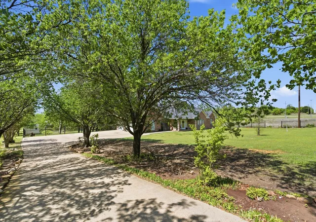 Photo 4 of Single family home for sale at 405 Zion Hill Rd, Weatherford, TX 76088 | MLS# 21228680 | Listing updated on 2026-07-06