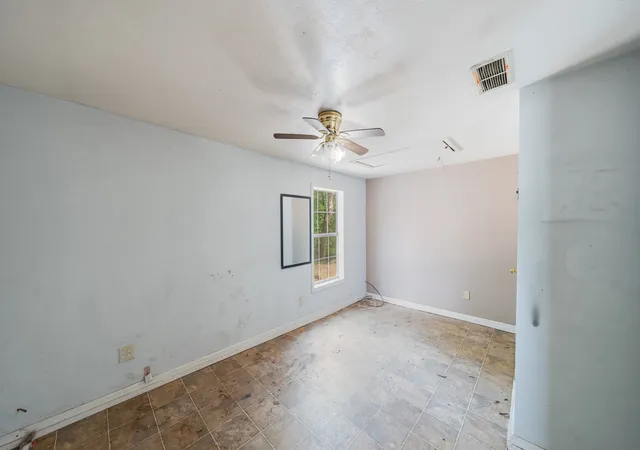 Photo 2 of Sale Pending at 901 W Cayuga Dr, Athens, TX 75751 | MLS# 21222605 | Listing updated on 2026-08-31