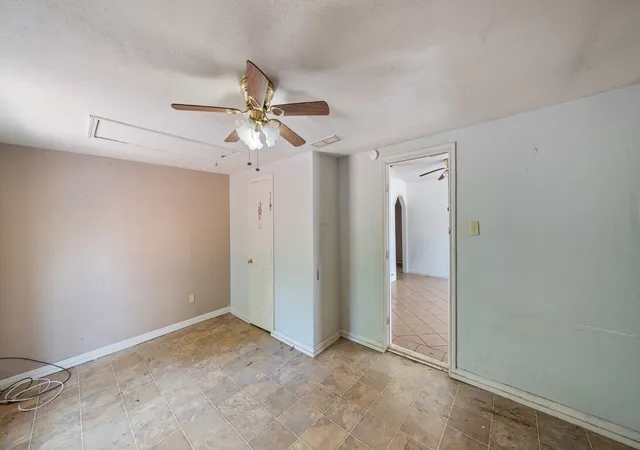 Photo 3 of Sale Pending at 901 W Cayuga Dr, Athens, TX 75751 | MLS# 21222605 | Listing updated on 2026-08-31