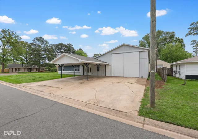 Photo 3 of Single family home for sale at 1001 Dale Dr, Benton, LA 71006 | MLS# 21224677 | Listing updated on 2026-06-03