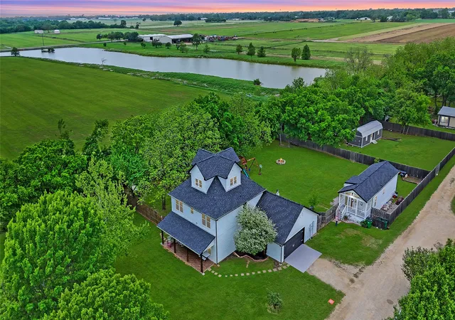 Photo 1 of Single family home for sale at 11061 Foutch Rd, Pilot Point, TX 76258 | MLS# 21213272 | Listing updated on 2026-07-10