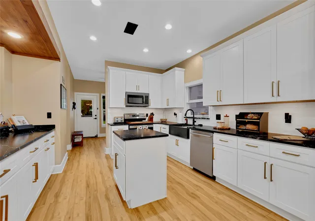 Photo 3 of Single family home for sale at 11061 Foutch Rd, Pilot Point, TX 76258 | MLS# 21213272 | Listing updated on 2026-07-10