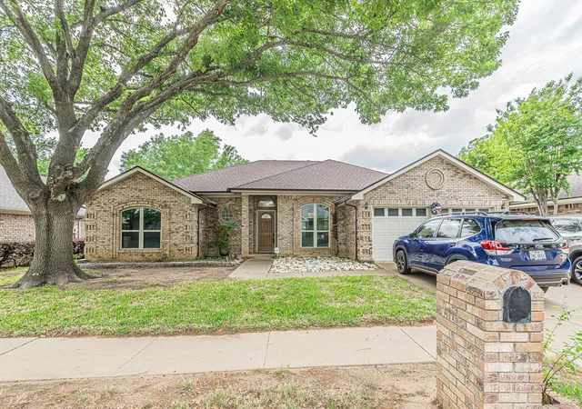 Homes for sale in Bedford, TX | 3309 Timber View Cir, Bedford, TX 76021 | MLS# 21228690