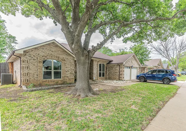 Homes for sale in Bedford, TX | 3309 Timber View Cir, Bedford, TX 76021 | MLS# 21228690
