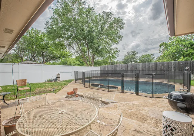 Homes for sale in Bedford, TX | 3309 Timber View Cir, Bedford, TX 76021 | MLS# 21228690