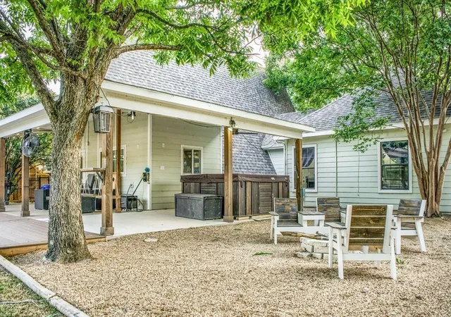 Photo 3 of Single family home for sale at 4021 Sioux Ct, Granbury, TX 76048 | MLS# 21228767 | Listing updated on 2026-07-21