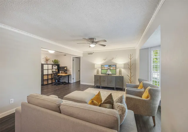 Photo 2 of Condo for sale at 6007 Sandhurst Ln #D, Dallas, TX 75206 | MLS# 21222371 | Listing updated on 2026-09-06