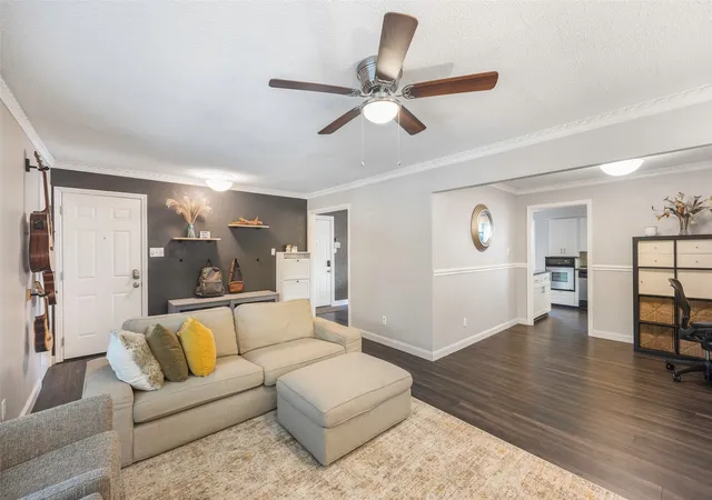 Photo 3 of Condo for sale at 6007 Sandhurst Ln #D, Dallas, TX 75206 | MLS# 21222371 | Listing updated on 2026-09-06