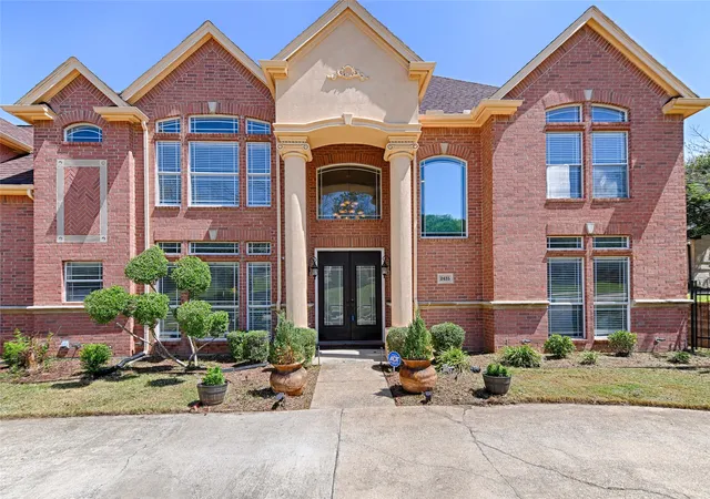 Photo 1 of Single family home for sale at 2435 Valley View Dr, Cedar Hill, TX 75104 | MLS# 21228845 | Listing updated on 2026-08-29