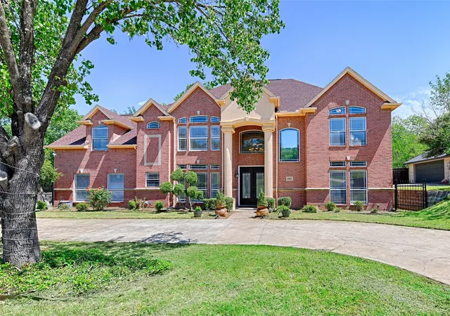 Photo 3 of Single family home for sale at 2435 Valley View Dr, Cedar Hill, TX 75104 | MLS# 21228845 | Listing updated on 2026-08-29