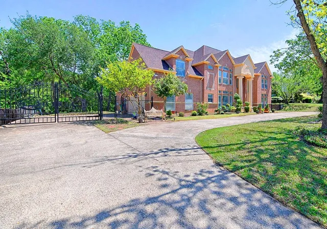 Photo 3 of Single family home for sale at 2435 Valley View Dr, Cedar Hill, TX 75104 | MLS# 21228845 | Listing updated on 2026-08-29