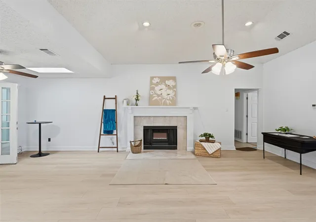 Photo 3 of Single family home for sale at 6065 Autumn Hills Dr, Fort Worth, TX 76140 | MLS# 21227722 | Listing updated on 2026-07-25