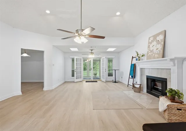 Photo 3 of Single family home for sale at 6065 Autumn Hills Dr, Fort Worth, TX 76140 | MLS# 21227722 | Listing updated on 2026-07-25