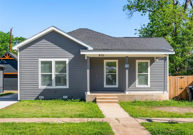 Photo 1 of Sale Pending at 915 E Humbolt St, Fort Worth, TX 76104 | MLS# 21228574 | Listing updated on 2026-07-22