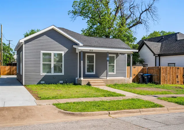 Photo 2 of Sale Pending at 915 E Humbolt St, Fort Worth, TX 76104 | MLS# 21228574 | Listing updated on 2026-07-22