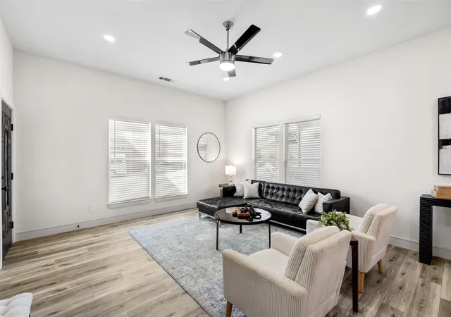 Photo 37 of Sale Pending at 915 E Humbolt St, Fort Worth, TX 76104 | MLS# 21228574 | Listing updated on 2026-07-22