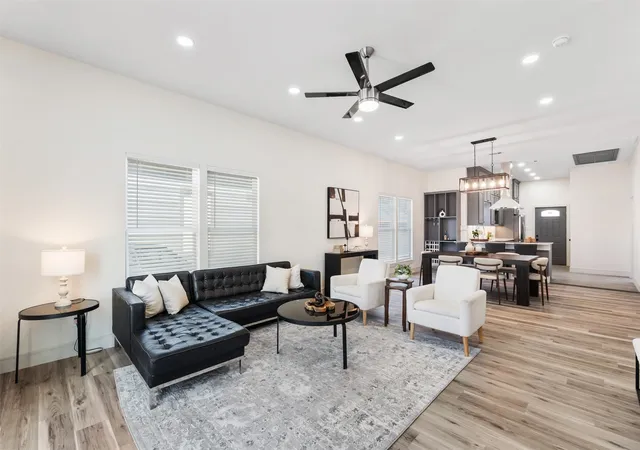Photo 4 of Sale Pending at 915 E Humbolt St, Fort Worth, TX 76104 | MLS# 21228574 | Listing updated on 2026-07-22
