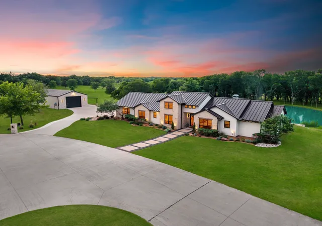Photo 3 of Single family home for sale at 2100 Lake Crest Ln, Wills Point, TX 75169 | MLS# 21228742 | Listing updated on 2026-10-05