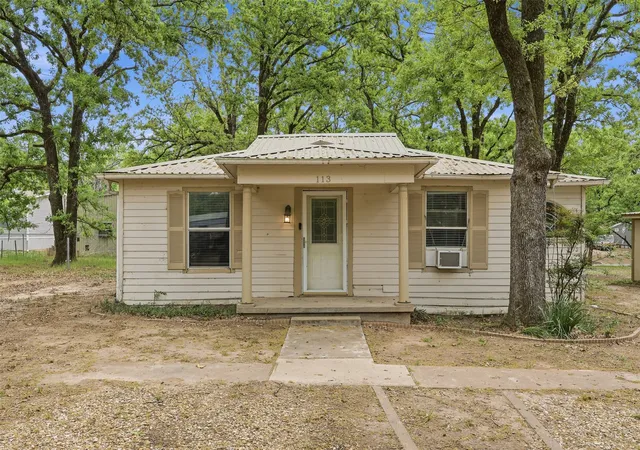 Homes for sale in Gun Barrel City, TX | 113 Karen Ln, Gun Barrel City, TX 75156 | MLS# 21227838