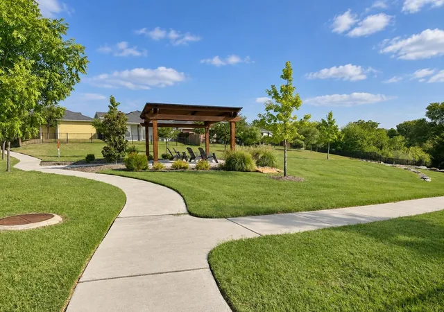 Photo 4 of Single family home for sale at 312 Woodside Trl, Waxahachie, TX 75165 | MLS# 21225891 | Listing updated on 2026-09-22