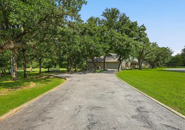 Photo 3 of Single family home for sale at 1904 Oak Ridge Trl, Bridgeport, TX 76426 | MLS# 21225611 | Listing updated on 2026-07-08