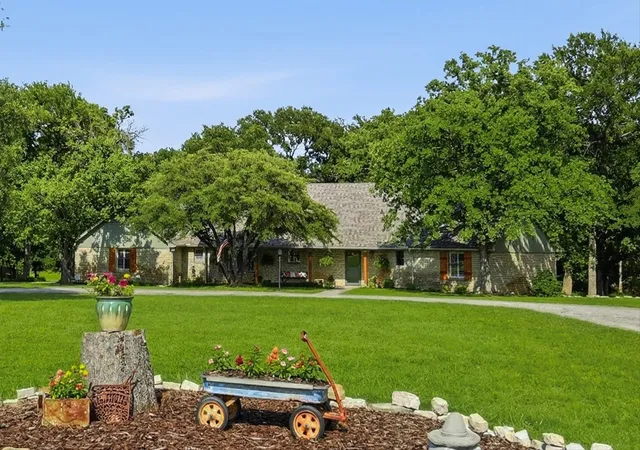 Photo 4 of Single family home for sale at 1904 Oak Ridge Trl, Bridgeport, TX 76426 | MLS# 21225611 | Listing updated on 2026-07-08