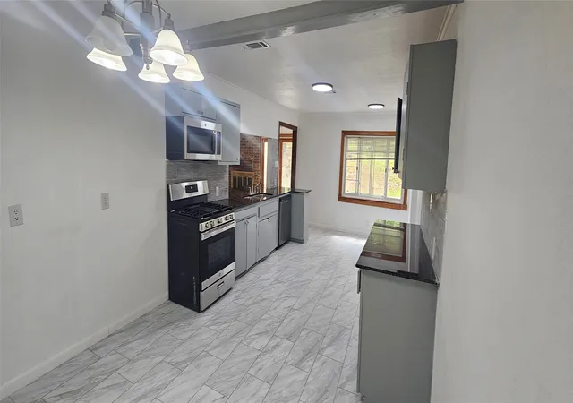Photo 3 of Single family home for sale at 3515 Junior Pl, Shreveport, LA 71119 | MLS# 21226725 | Listing updated on 2026-07-26