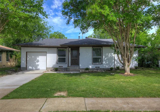 Photo 1 of Sale Pending at 1507 Crestridge Dr, Mesquite, TX 75149 | MLS# 21228707 | Listing updated on 2026-08-24