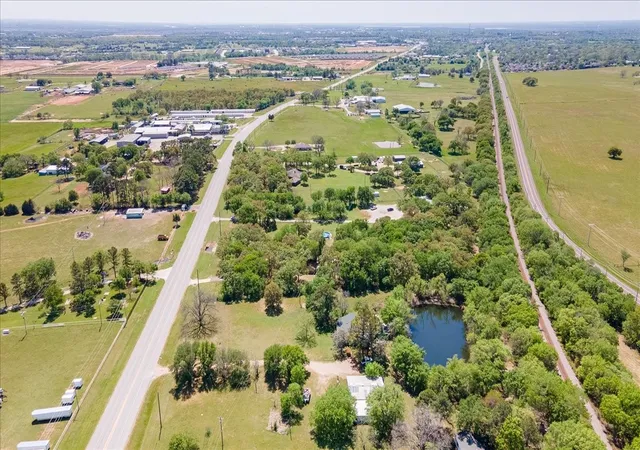 Photo 4 of Single family home for sale at 8293 Us-377 Hwy, Pilot Point, TX 76258 | MLS# 21228436 | Listing updated on 2026-08-28