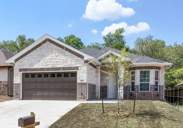 Photo 1 of Single family home for sale at 413 Henderson St, Bonham, TX 75418 | MLS# 21229120 | Listing updated on 2026-10-05