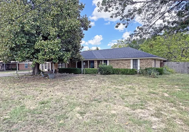 Photo 1 of Single family home for sale at 2307 Crystal Dr, Athens, TX 75752 | MLS# 21229223 | Listing updated on 2026-10-06