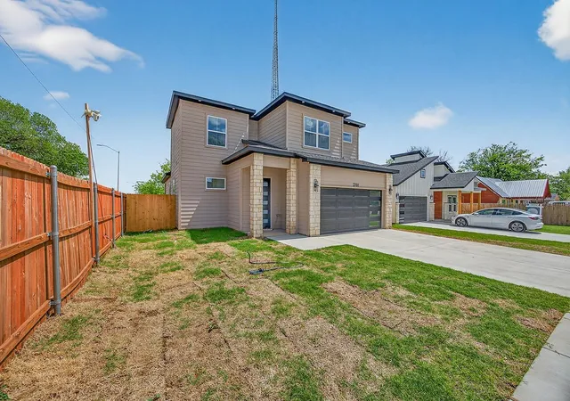Homes for sale in Fort Worth, TX | 2701 S Jones St, Fort Worth, TX 76104 | MLS# 21228664