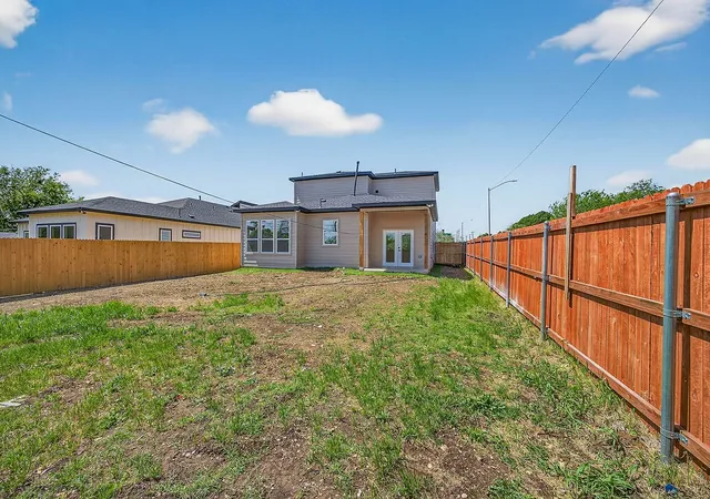 Homes for sale in Fort Worth, TX | 2701 S Jones St, Fort Worth, TX 76104 | MLS# 21228664