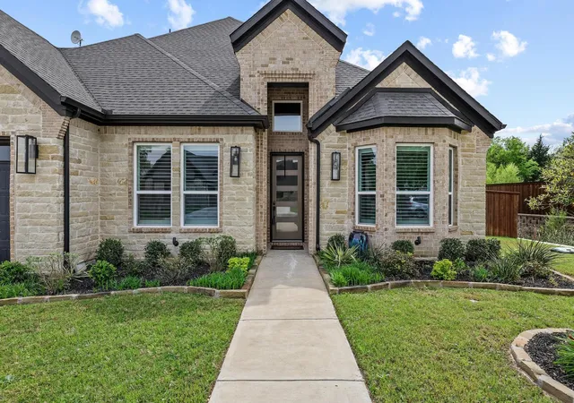 Photo 3 of Single family home for sale at 57 Lone Oak Blvd, Pottsboro, TX 75076 | MLS# 21222818 | Listing updated on 2026-10-01