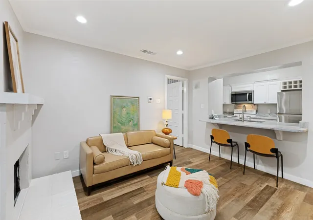 Photo 3 of Condo for sale at 6900 Skillman St #407, Dallas, TX 75231 | MLS# 21229309 | Listing updated on 2026-07-09
