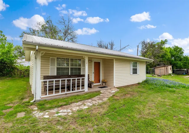 Photo 1 of Single family home for sale at 101 S Frio Ct, Weatherford, TX 76087 | MLS# 21229069 | Listing updated on 2026-07-13