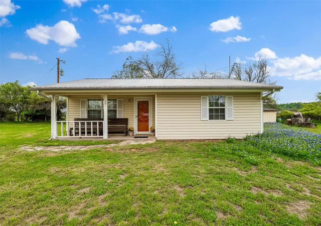 Photo 3 of Single family home for sale at 101 S Frio Ct, Weatherford, TX 76087 | MLS# 21229069 | Listing updated on 2026-07-13