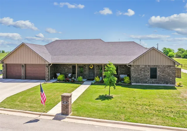 Homes for sale in Muenster, TX | 820 Fleitman Dr, Muenster, TX 76252 | MLS# 21229420