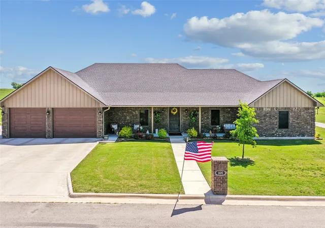 Homes for sale in Muenster, TX | 820 Fleitman Dr, Muenster, TX 76252 | MLS# 21229420