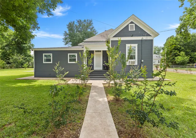 Homes for sale in Palestine, TX | 1419 N Sycamore, Palestine, TX 75801 | MLS# 21229348