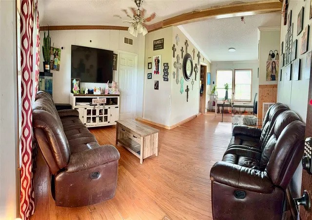 Photo 2 of Single family home for sale at 9416 Manning Ranch Rd, Eustace, TX | MLS# 21229594 | Listing updated on 2026-10-04
