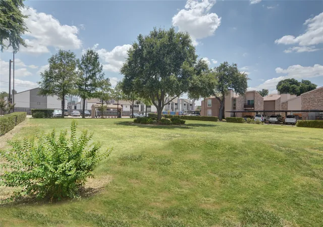 Listing Photo 2 - Condo for sale in building located at 5516 Boca Raton Blvd, Fort Worth, TX 76112 - Unit #321