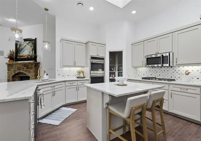 Photo 2 of Sale Pending at 109 Diablo Dr, Burleson, TX 76028 | MLS# 21229669 | Listing updated on 2026-07-13