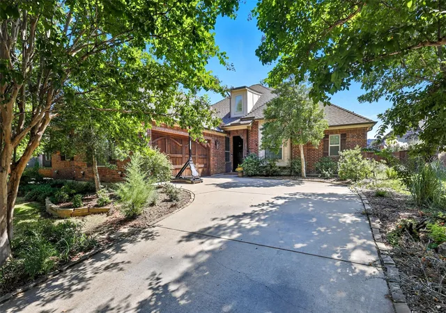 Photo 3 of Sale Pending at 109 Diablo Dr, Burleson, TX 76028 | MLS# 21229669 | Listing updated on 2026-07-13