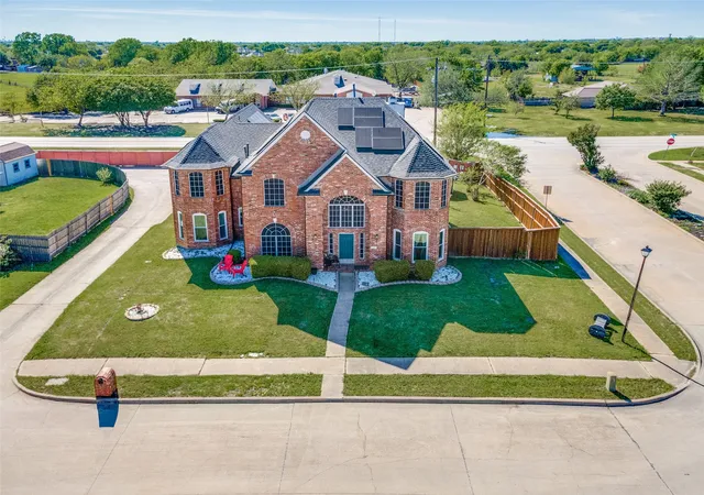 Photo 1 of Sale Pending at 7517 Silverthorn Dr, Rowlett, TX 75089 | MLS# 21229724 | Listing updated on 2026-09-20
